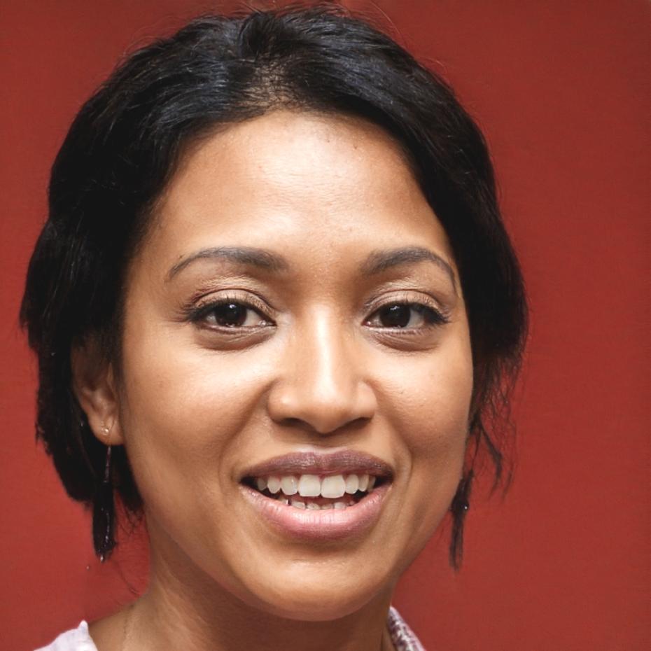 Ana Costa, Analista Financeira